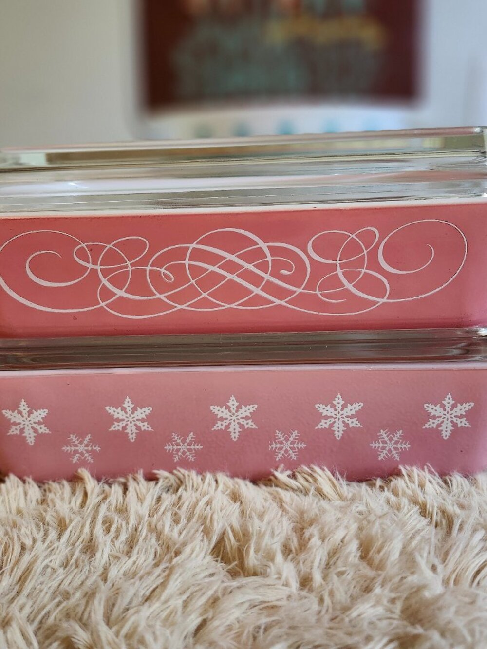 Pyrex pink swirl/scroll 575 with lid